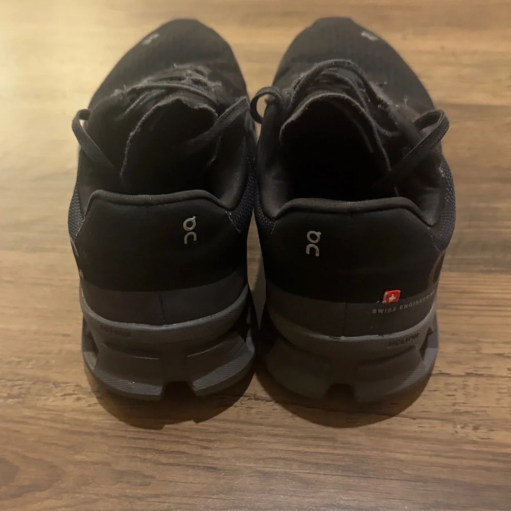 On Running  Women Running Shoes - Picture 3 of 10